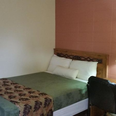West Castle Motel Пінчер-Крік Номер фото